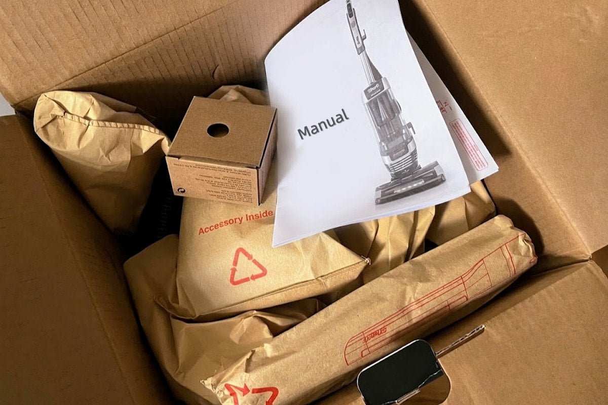 packaging designed for vacuum cleaner shipping